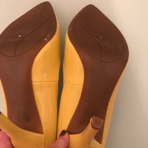 Marc Fisher Yellow Pumps Size 9M - Picture 2 of 7